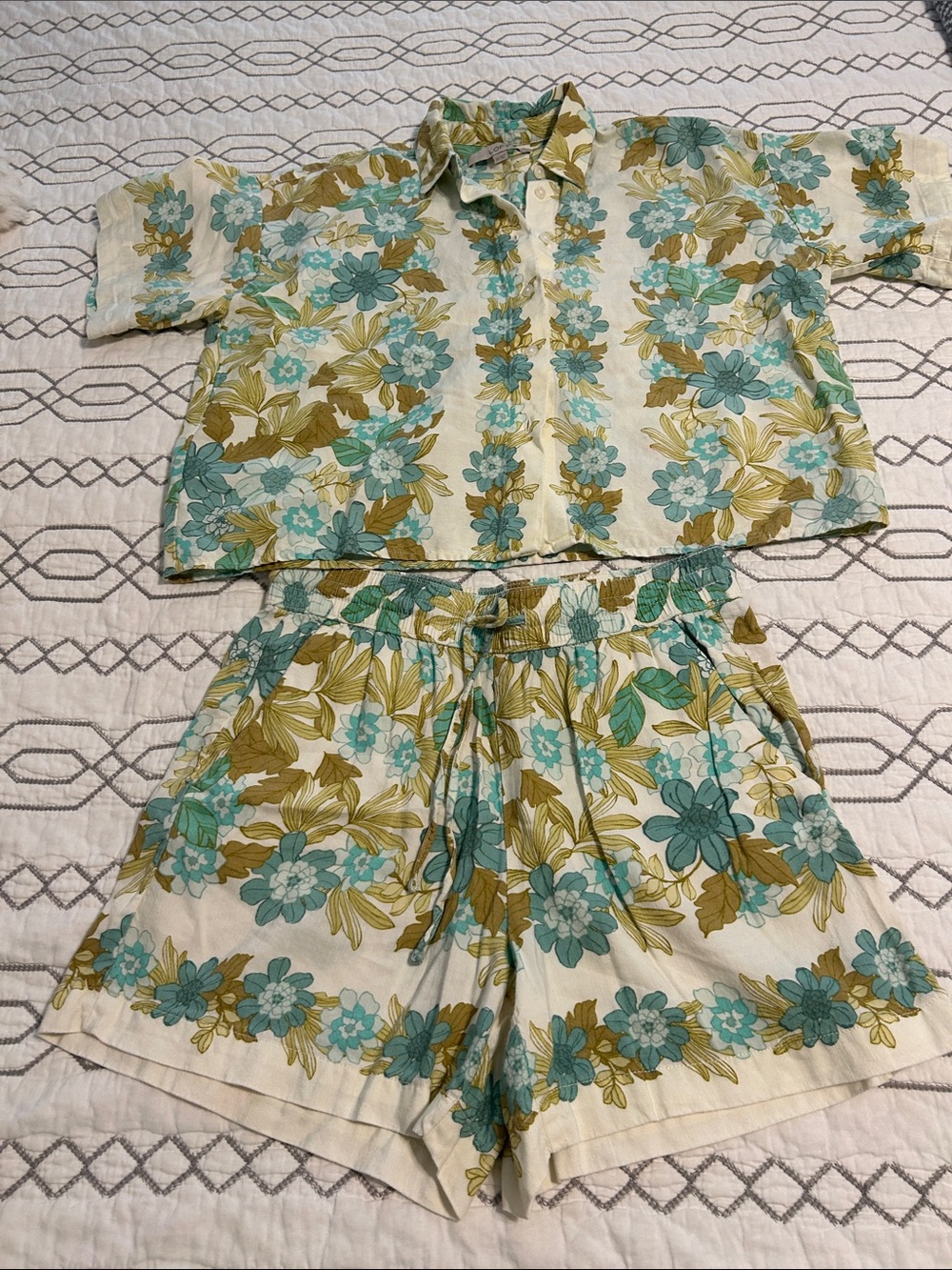 NWOT!LOFT Cream Floral Two-Piece Top and Shorts Set with Teal and Olive Flowers